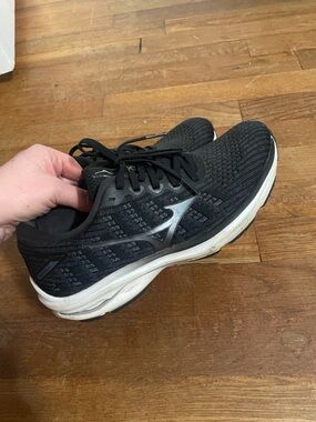Mizuno Black and White Running Sneakers